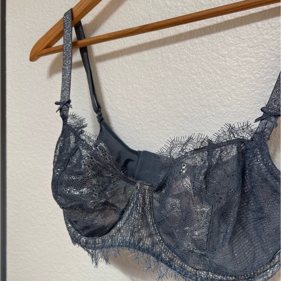 Sexy Shimmery Blue Victoria’s Secret Dream Angels Pushup without padding bra - Picture 2 of 7